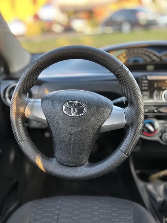 TOYOTA Etios Sedan - Foto