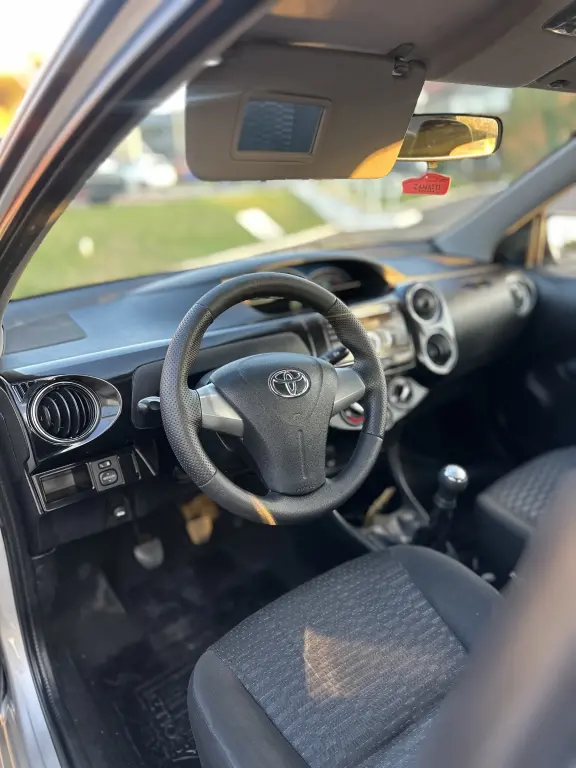 TOYOTA Etios Sedan - Foto