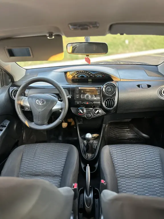TOYOTA Etios Sedan - Foto
