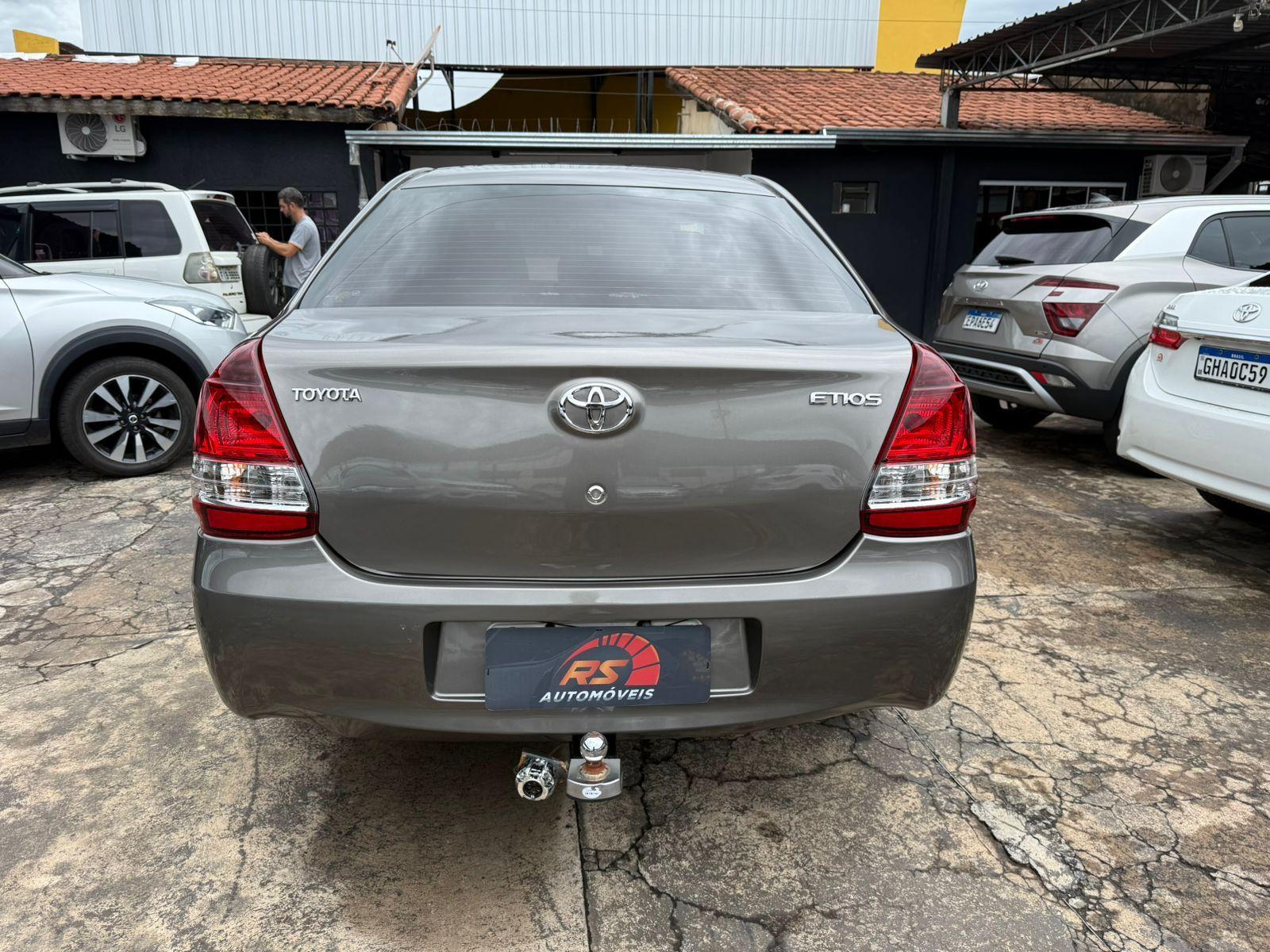 TOYOTA Etios Sedan - Foto