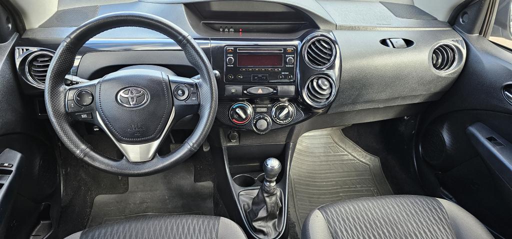 TOYOTA Etios Sedan - Foto