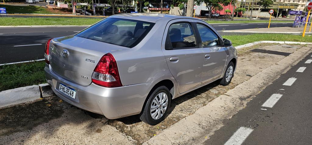 TOYOTA Etios Sedan - Foto