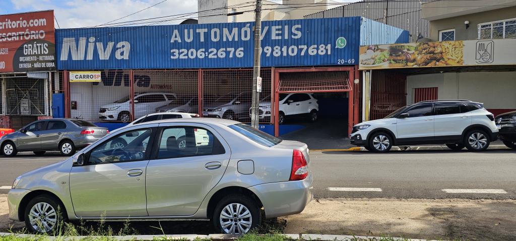 TOYOTA Etios Sedan - Foto