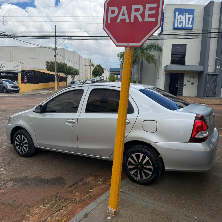 TOYOTA Etios Sedan - Foto