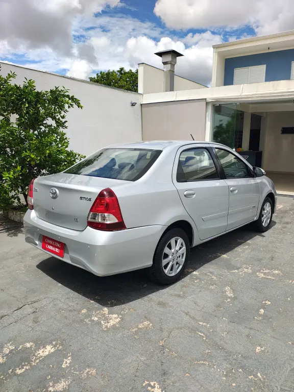 TOYOTA Etios Sedan - Foto