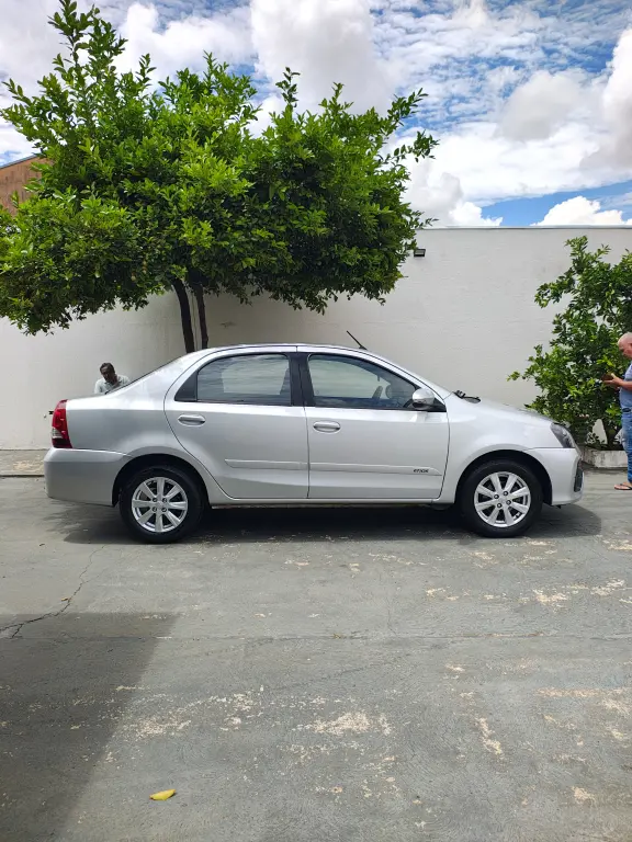 TOYOTA Etios Sedan - Foto