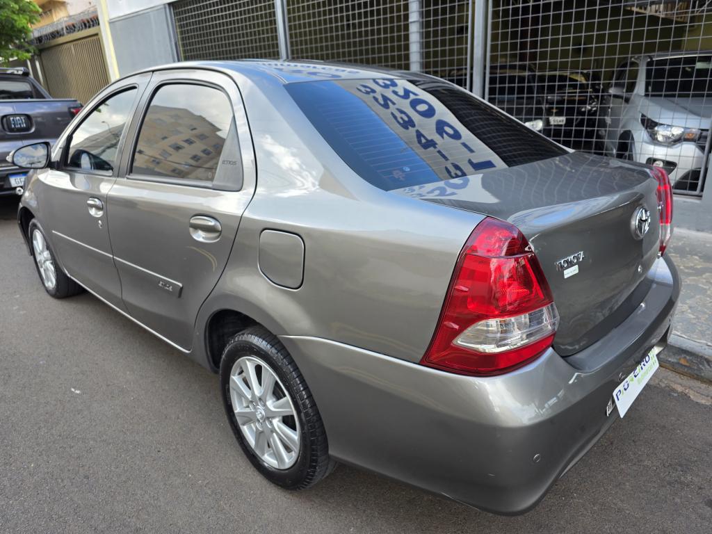 TOYOTA Etios Sedan - Foto