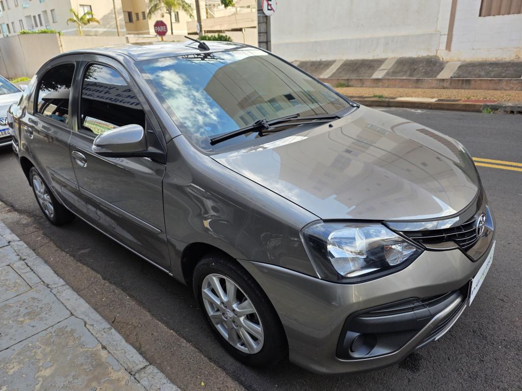 TOYOTA Etios Sedan - Foto
