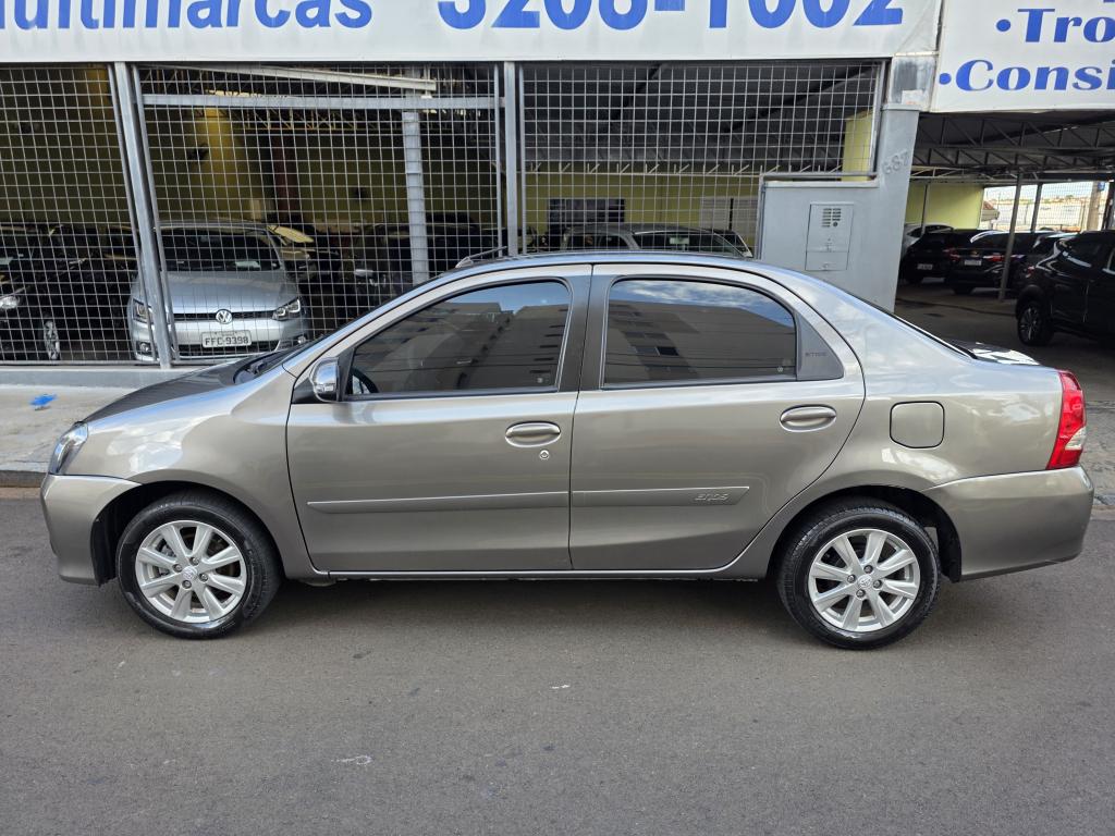 TOYOTA Etios Sedan - Foto