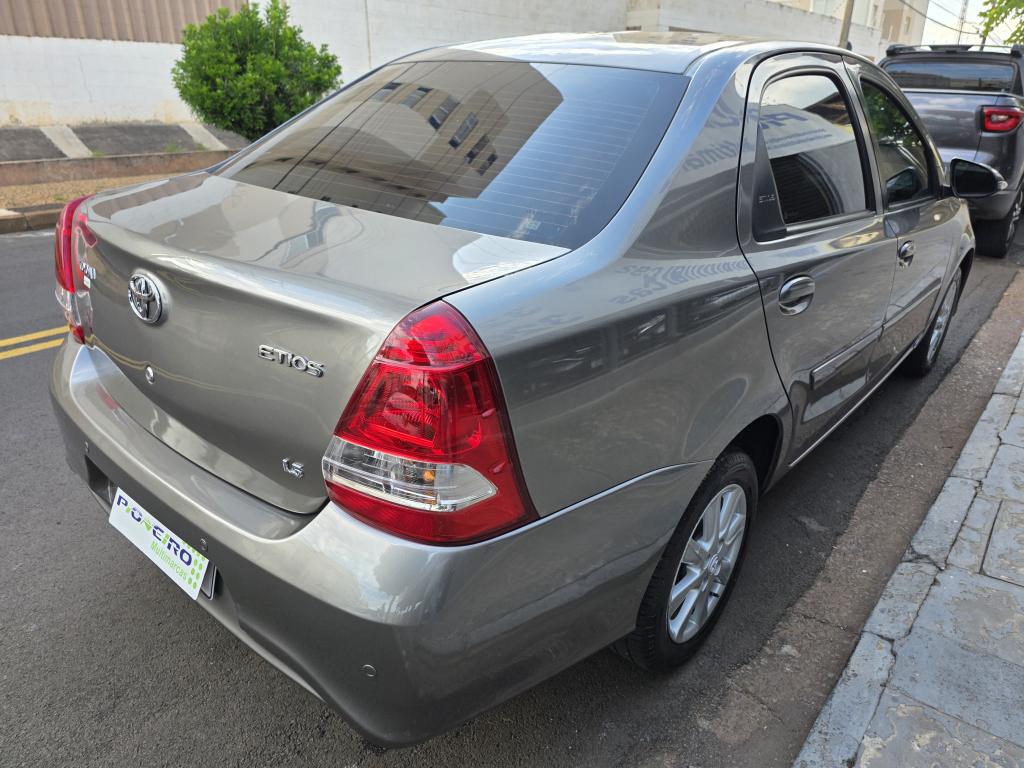 TOYOTA Etios Sedan - Foto