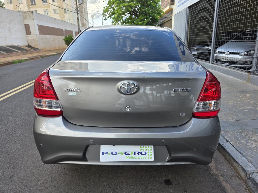 TOYOTA Etios Sedan - Foto