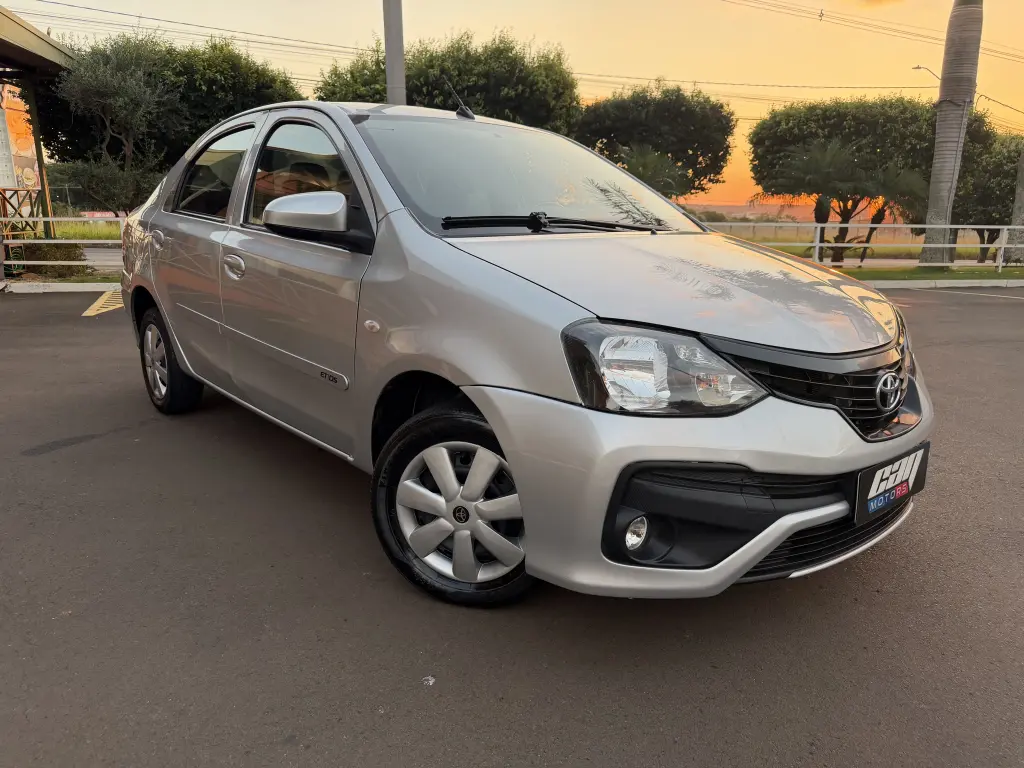 TOYOTA Etios Sedan - Foto