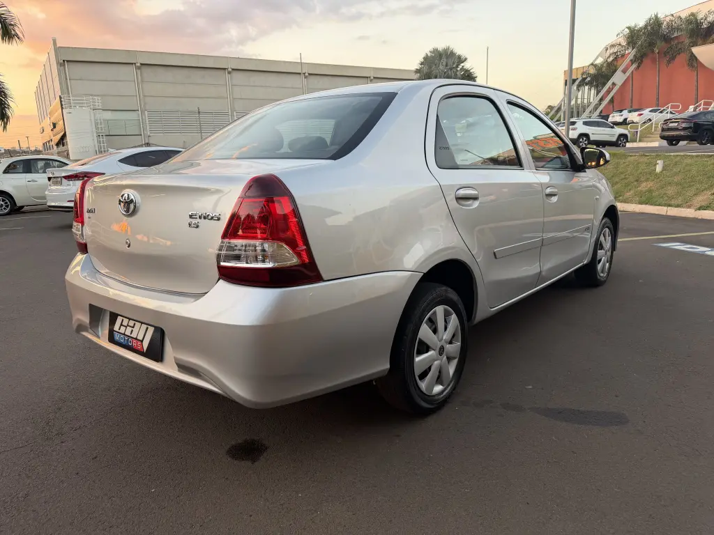 TOYOTA Etios Sedan - Foto
