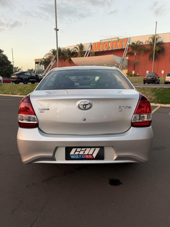 TOYOTA Etios Sedan - Foto