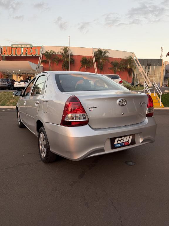 TOYOTA Etios Sedan - Foto