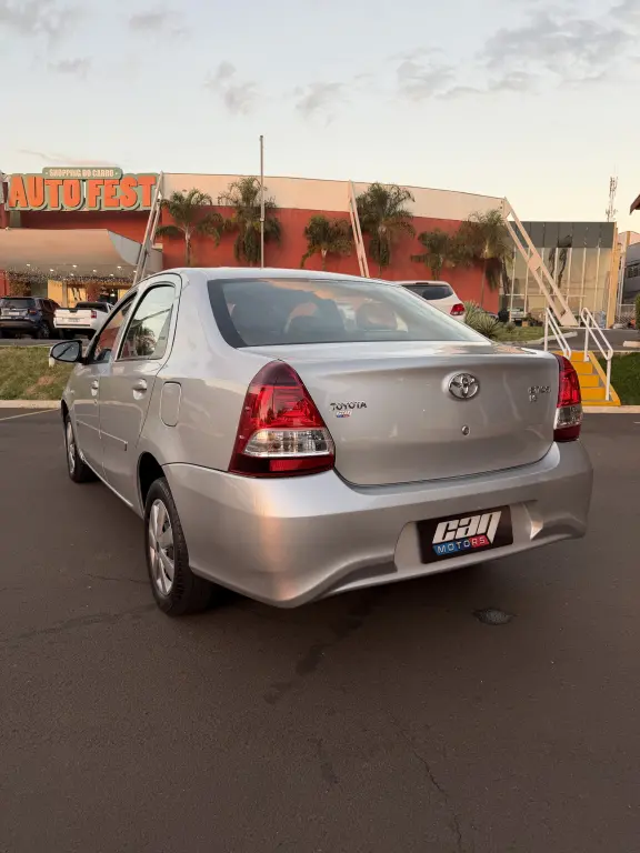TOYOTA Etios Sedan - Foto