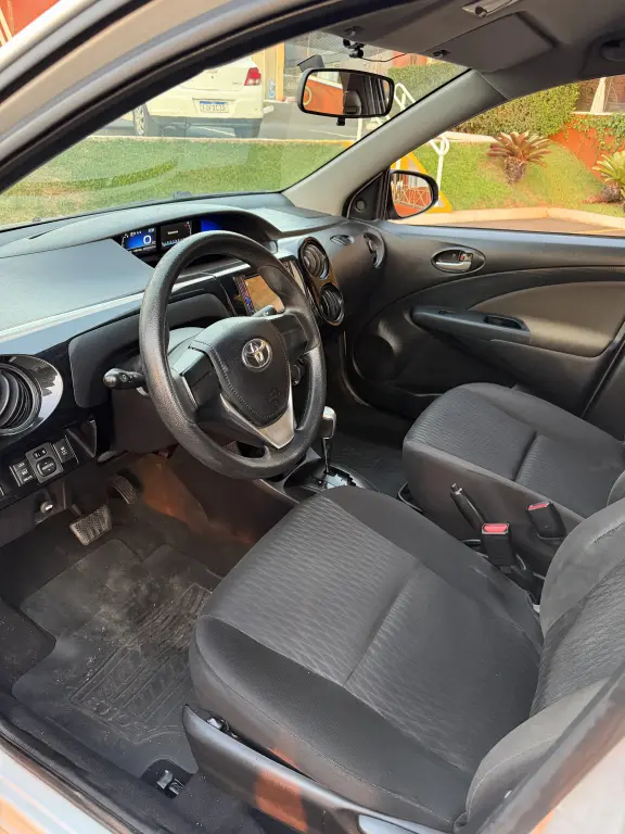 TOYOTA Etios Sedan - Foto