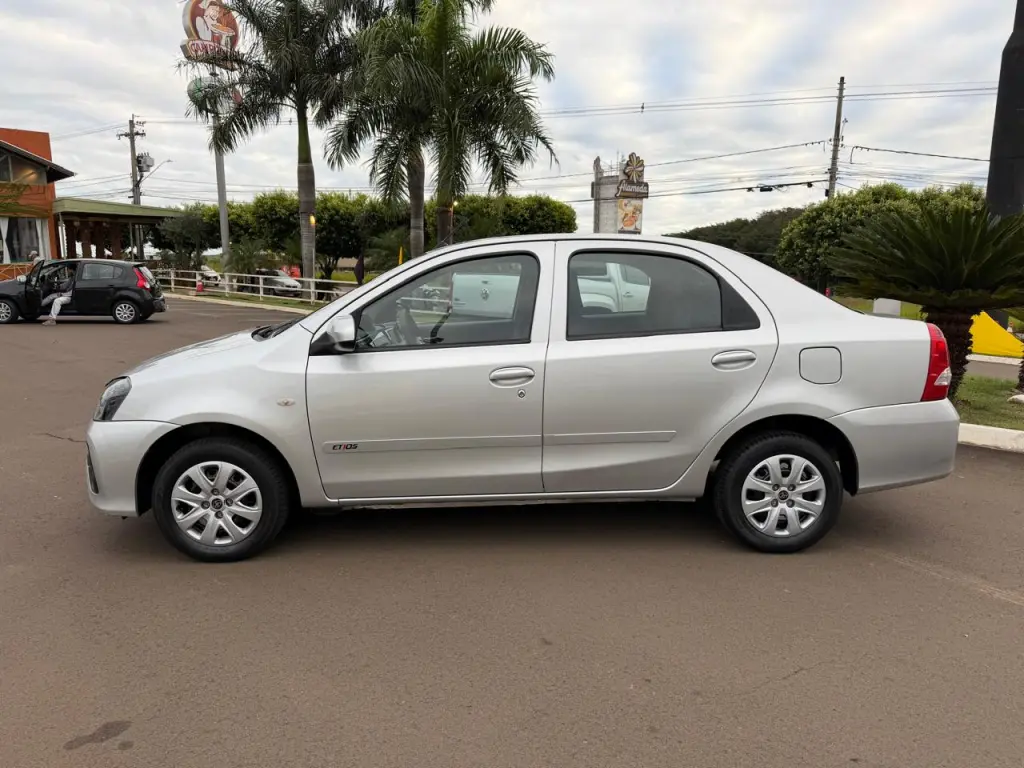 TOYOTA Etios Sedan - Foto
