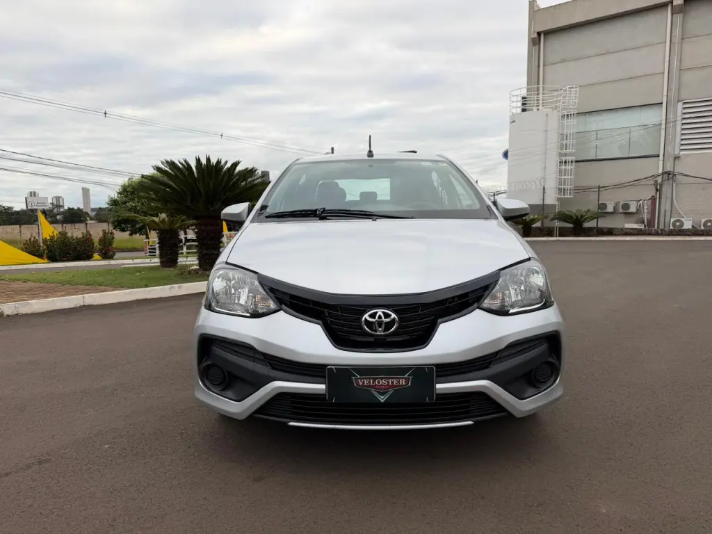 TOYOTA Etios Sedan - Foto