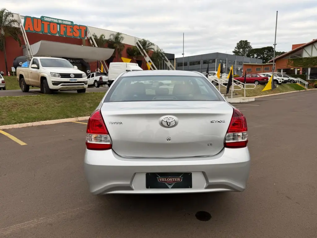 TOYOTA Etios Sedan - Foto