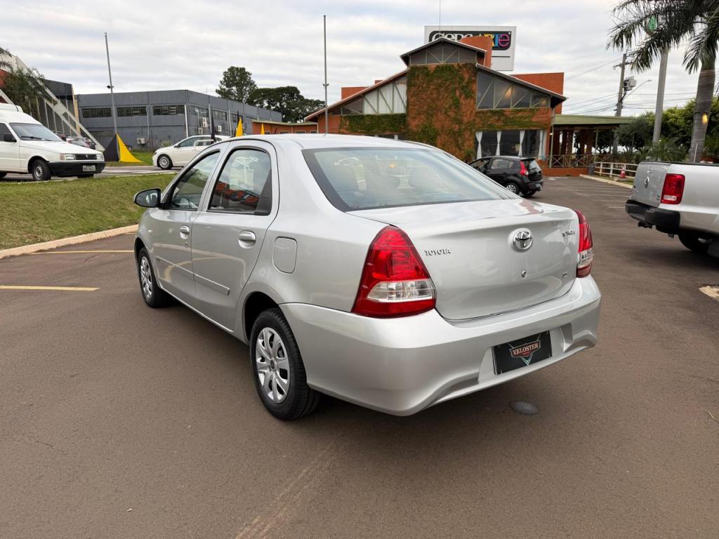 TOYOTA Etios Sedan - Foto