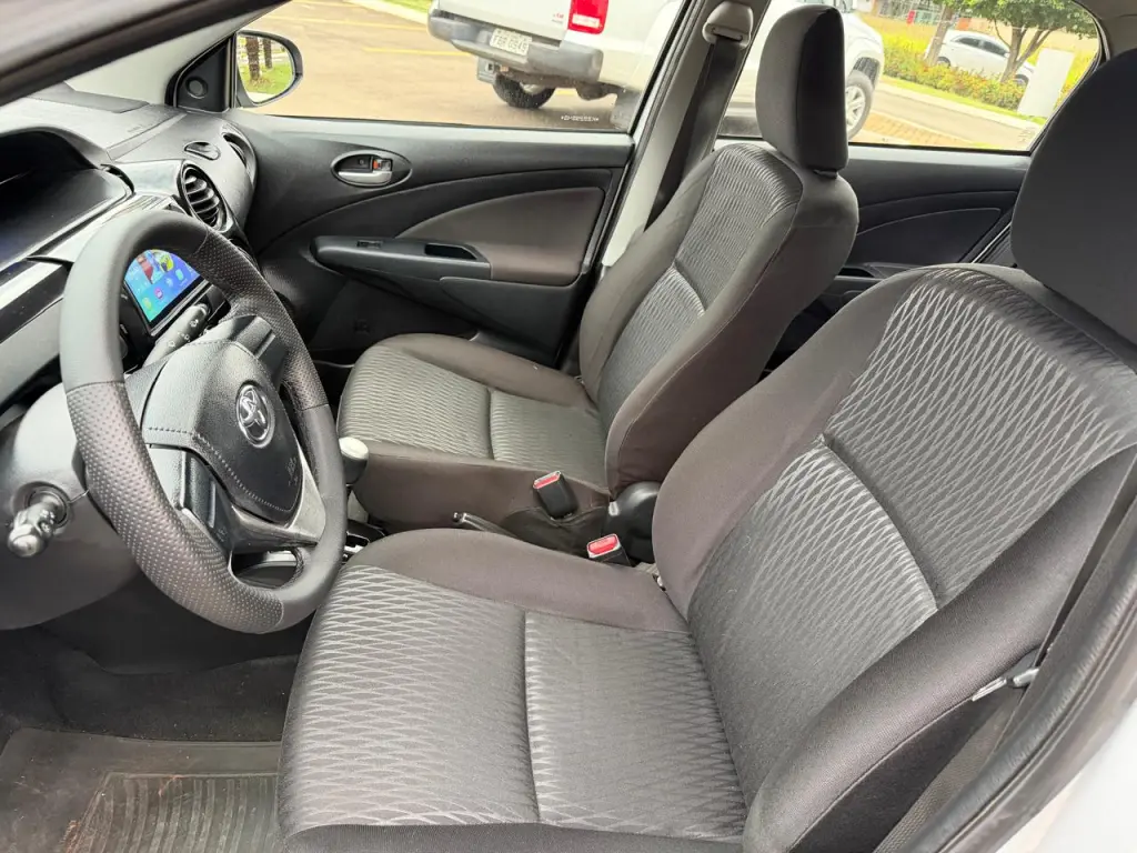 TOYOTA Etios Sedan - Foto
