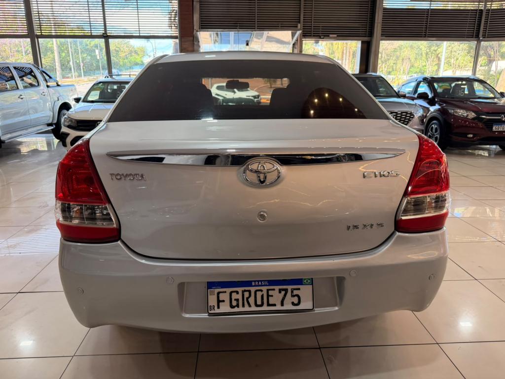 TOYOTA Etios Sedan - Foto
