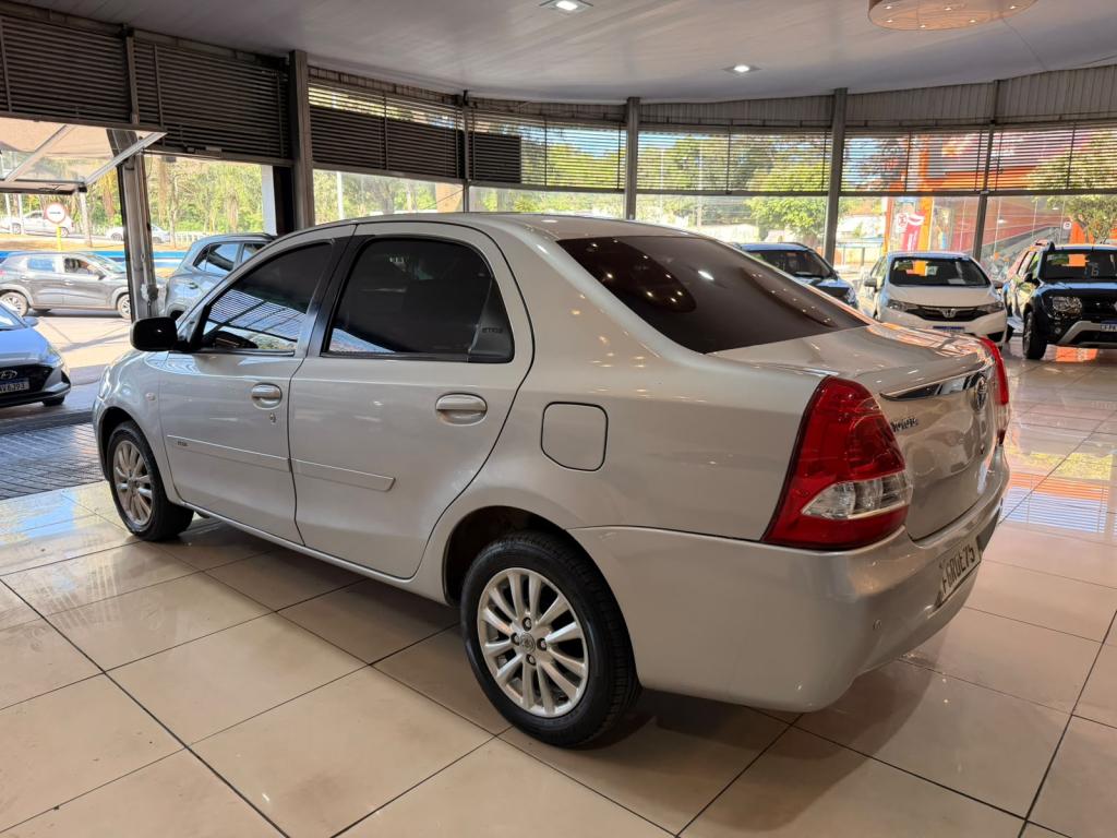 TOYOTA Etios Sedan - Foto