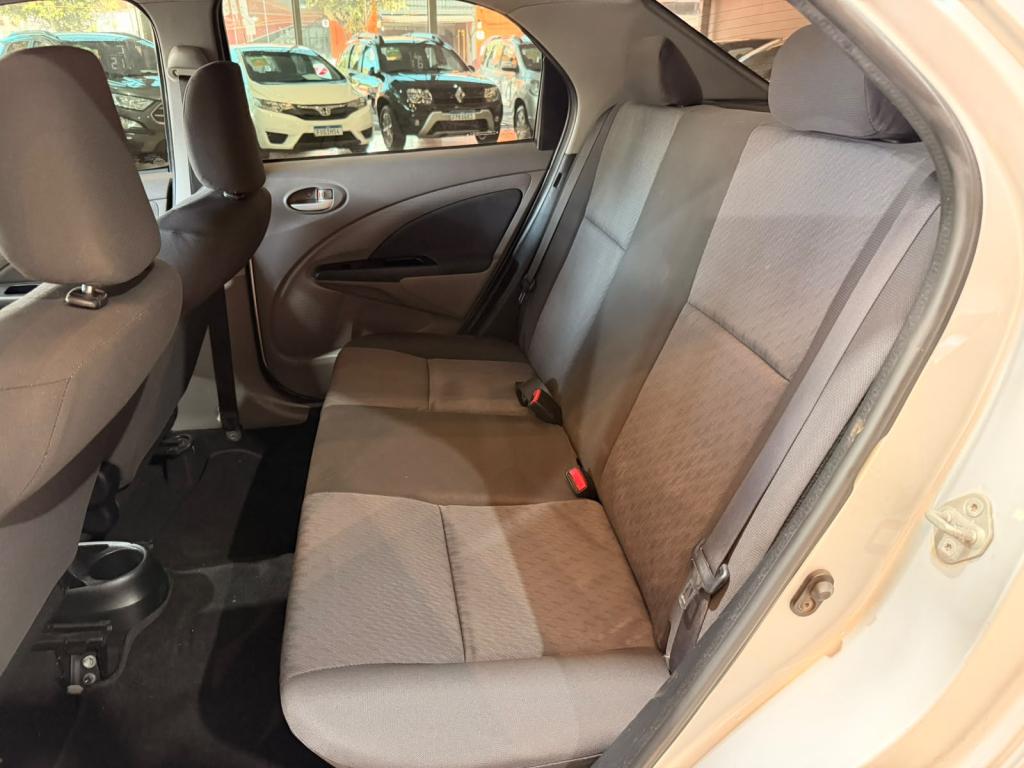 TOYOTA Etios Sedan - Foto