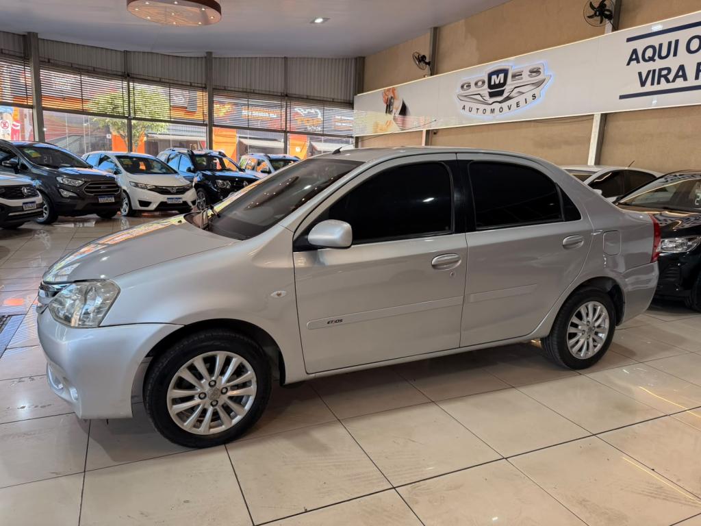 TOYOTA Etios Sedan - Foto