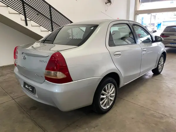 TOYOTA Etios Sedan - Foto