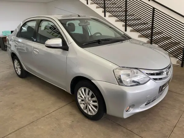 TOYOTA Etios Sedan - Foto