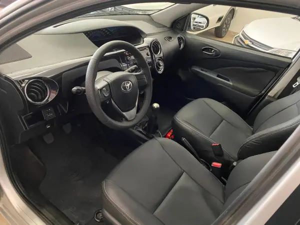 TOYOTA Etios Sedan - Foto
