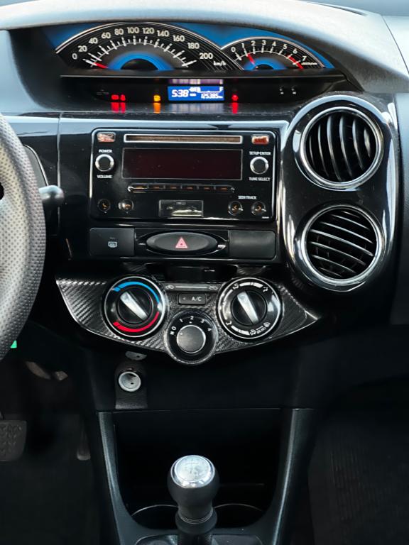 TOYOTA Etios Sedan - Foto