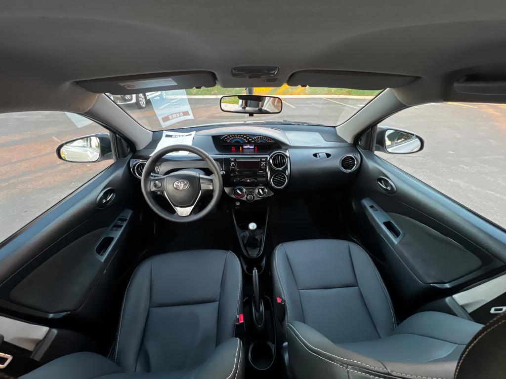 TOYOTA Etios Sedan - Foto