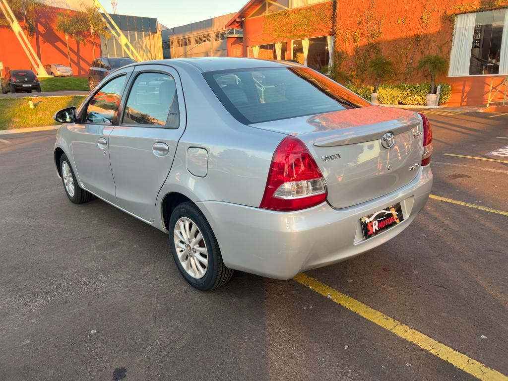 TOYOTA Etios Sedan - Foto