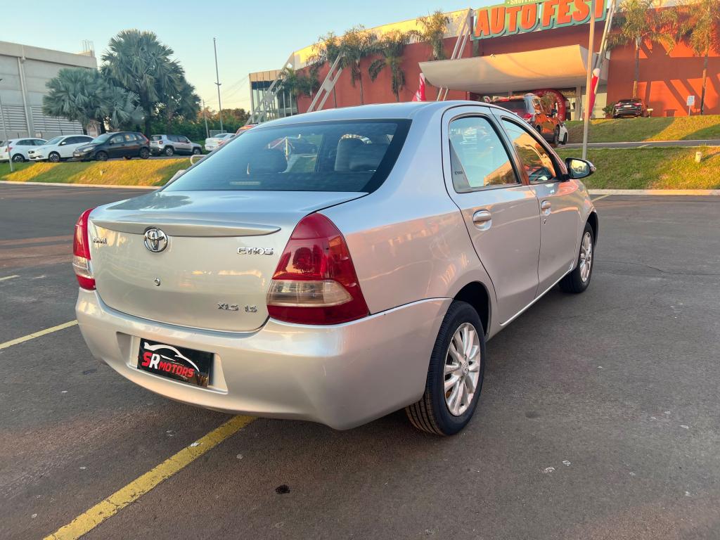 TOYOTA Etios Sedan - Foto