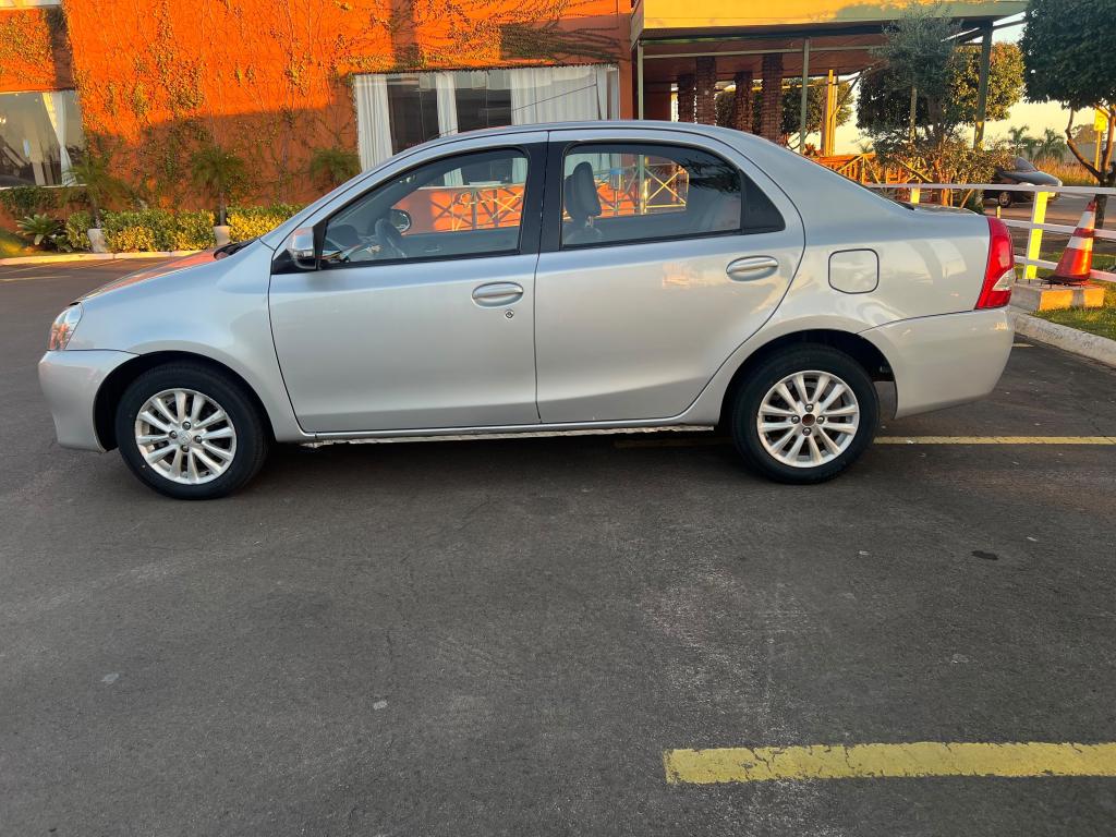 TOYOTA Etios Sedan - Foto