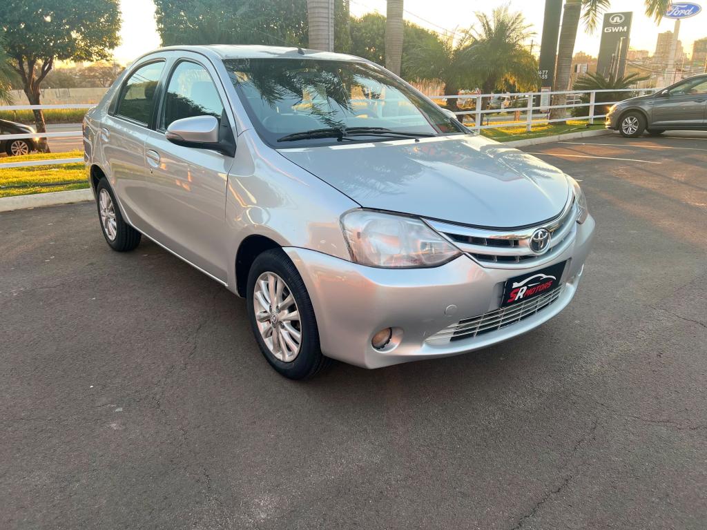 TOYOTA Etios Sedan - Foto