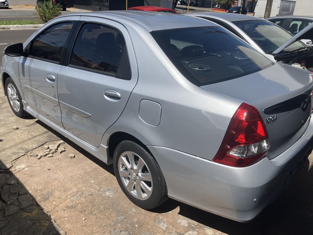 TOYOTA Etios Sedan - Foto