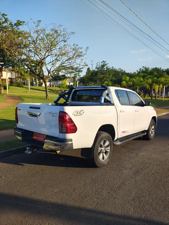 TOYOTA Hilux Caminhonete - Foto