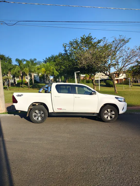 TOYOTA Hilux Caminhonete - Foto