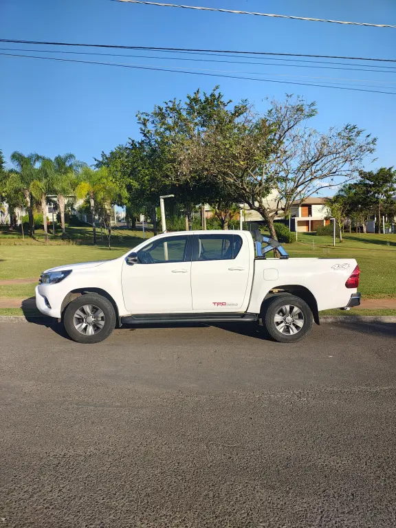 TOYOTA Hilux Caminhonete - Foto