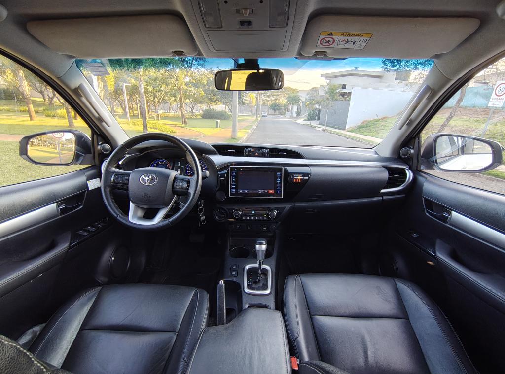 TOYOTA Hilux Caminhonete - Miniatura