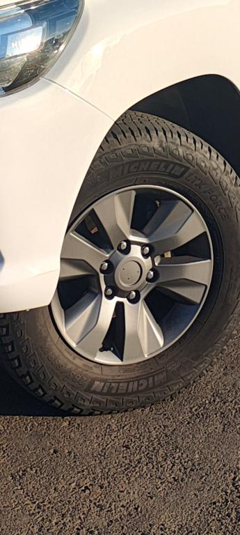 TOYOTA Hilux Caminhonete - Miniatura