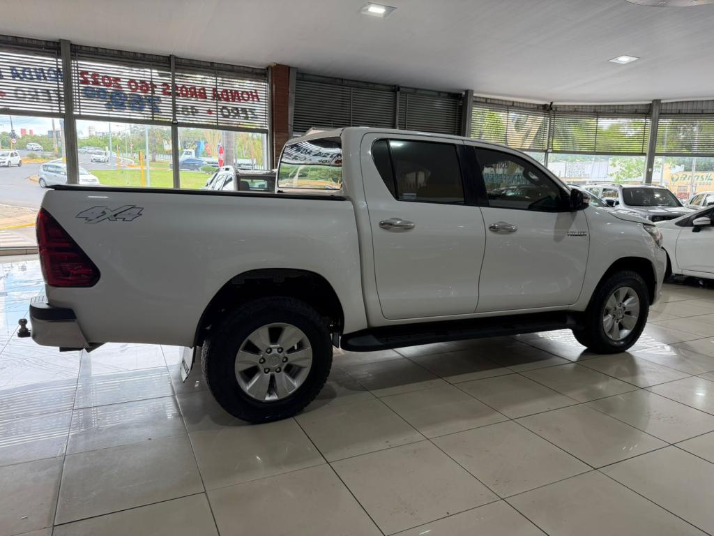TOYOTA Hilux Caminhonete - Foto