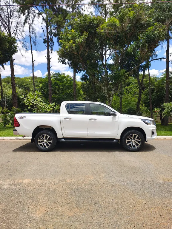 TOYOTA Hilux Caminhonete - Foto