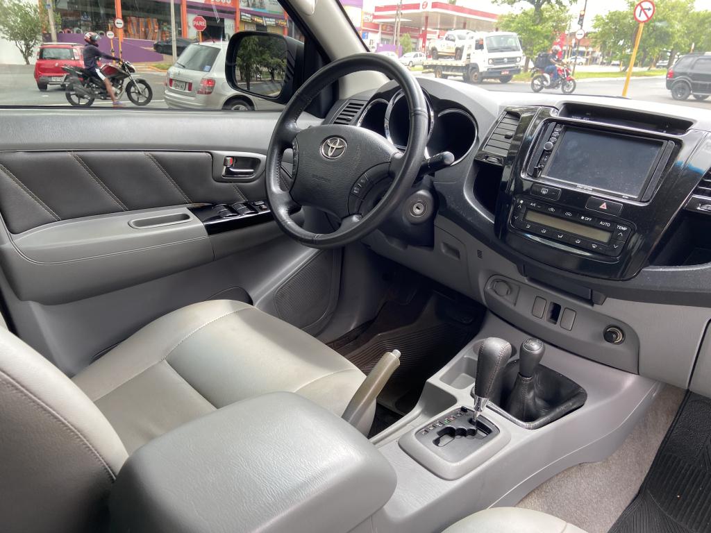 TOYOTA Hilux Caminhonete - Foto