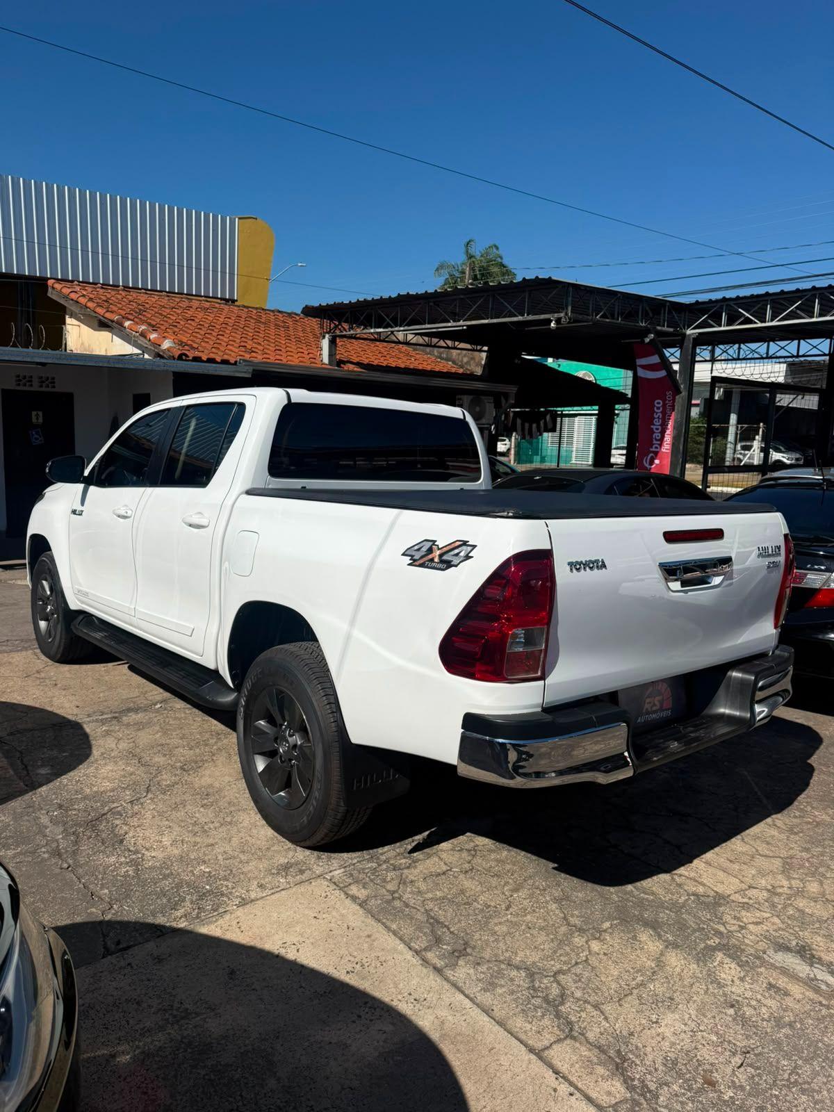 TOYOTA Hilux Caminhonete - Foto