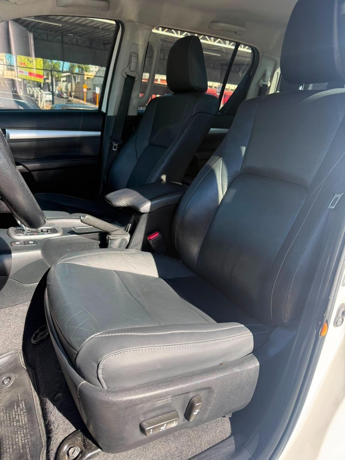 TOYOTA Hilux Caminhonete - Foto